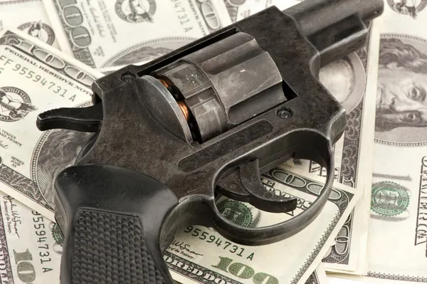 총과 돈을 — 스톡 사진