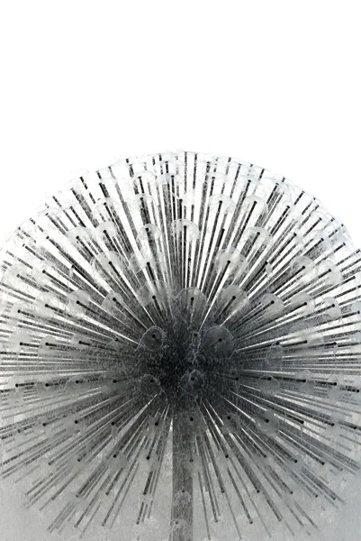 Ένα διακοσμητικό σιντριβάνι με τη μορφή μιας σφαίρας — Φωτογραφία Αρχείου