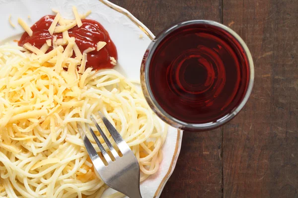 Spagetti och vin — Stockfoto