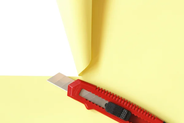 Kağıt ve bıçak — Stok fotoğraf