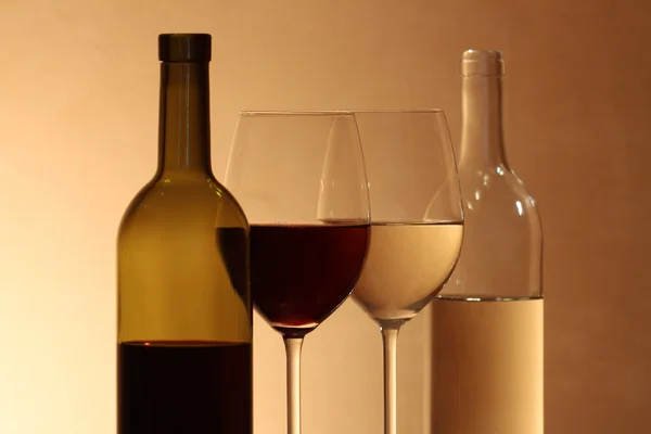Vino tinto y vino blanco — Foto de Stock