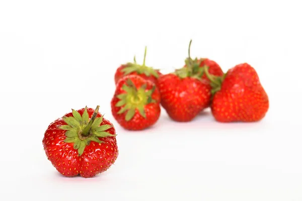 Aardbeien op witte — Stockfoto