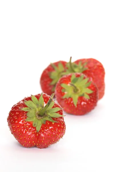 Φράουλες σε λευκό — Φωτογραφία Αρχείου
