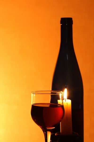 Vinho tinto e vela — Fotografia de Stock