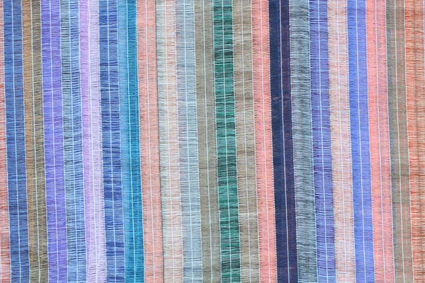 Цветная полосатая ткань — стоковое фото