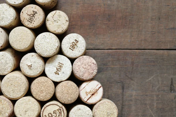 Rolhas de vinho em madeira — Fotografia de Stock