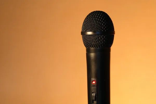 Microfone moderno preto — Fotografia de Stock