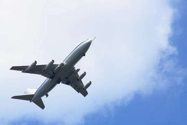 Avión en el cielo — Foto de Stock