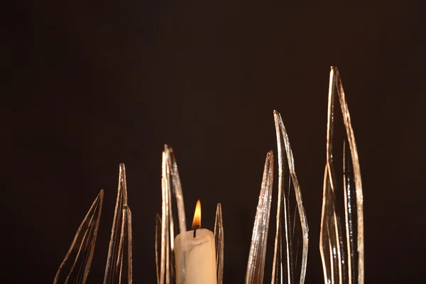 Vetro rotto e candela — Foto Stock