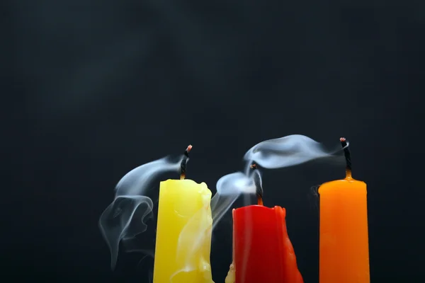 Гаснущие свечи — стоковое фото