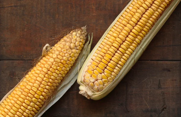 Corn On Wood — Stock Photo, Image