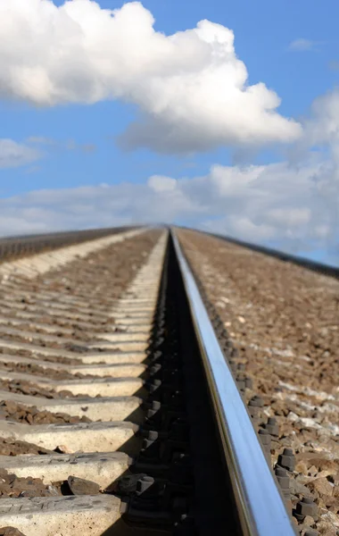 Железная дорога в небо — стоковое фото