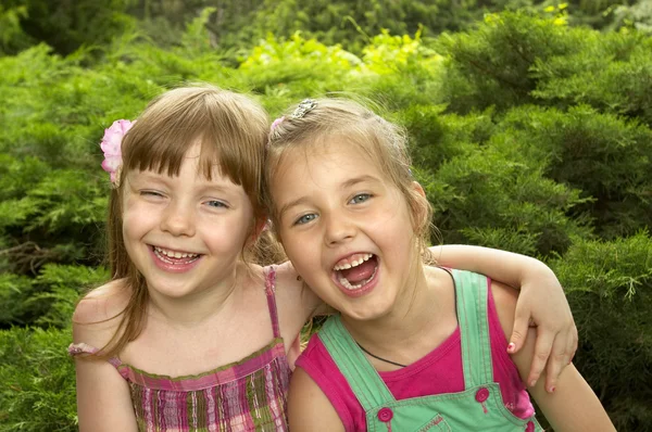 Twee kleine meisjes — Stockfoto