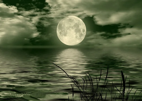 Imagen de luna llena con agua —  Fotos de Stock