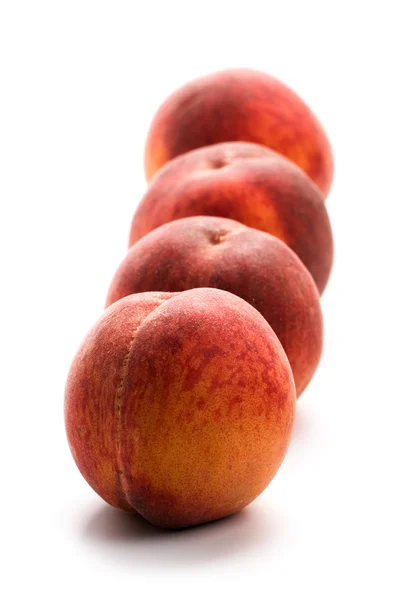 Чотири персики — стокове фото