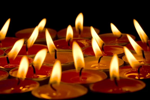 Пылающие свечи — стоковое фото