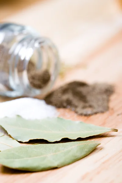 베이 잎, 소금, 후추 — 스톡 사진