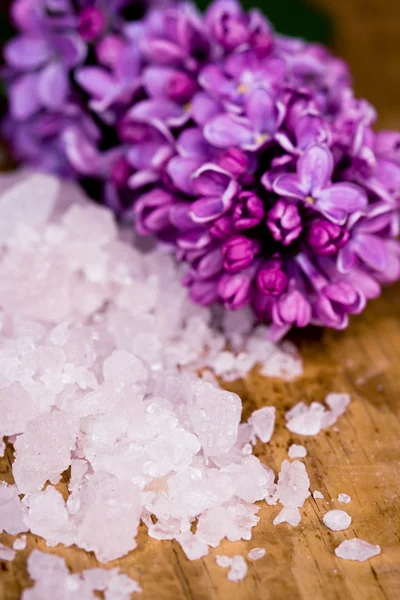 Bath salt and lilac flower — Stock Photo, Image