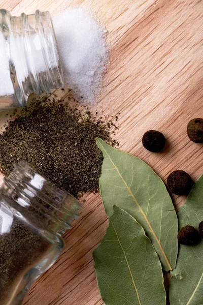 후추, 소금, 베이 잎 — 스톡 사진