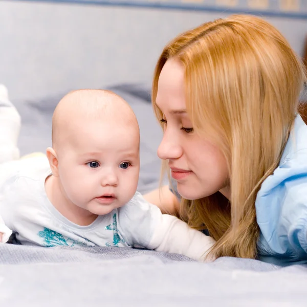 Baby and mother — Stock Photo, Image