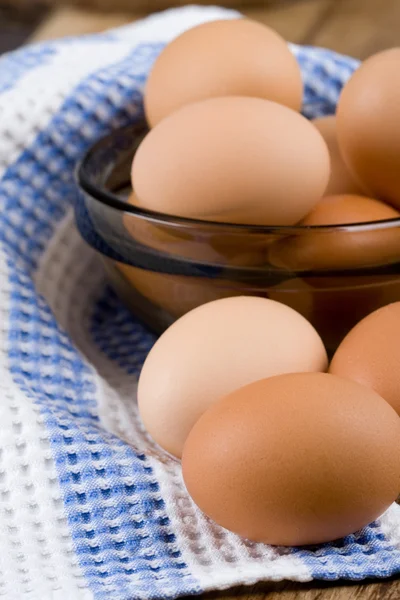 Brązowe jaja w misce — Zdjęcie stockowe