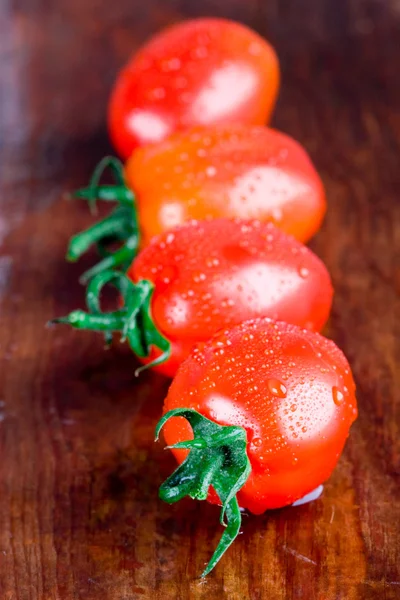4 つの湿式トマト — ストック写真