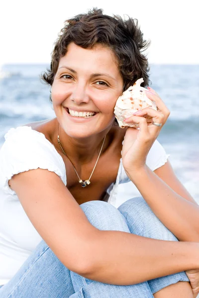 Woman with a cockleshell — Stock Photo, Image