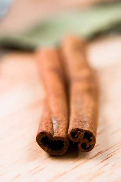 Two cinnamon sticks — Stock Photo, Image