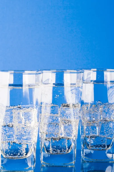 Glazen met koud water — Stockfoto