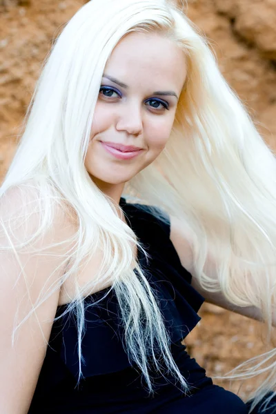 Atrakcyjny blond kobieta — Zdjęcie stockowe