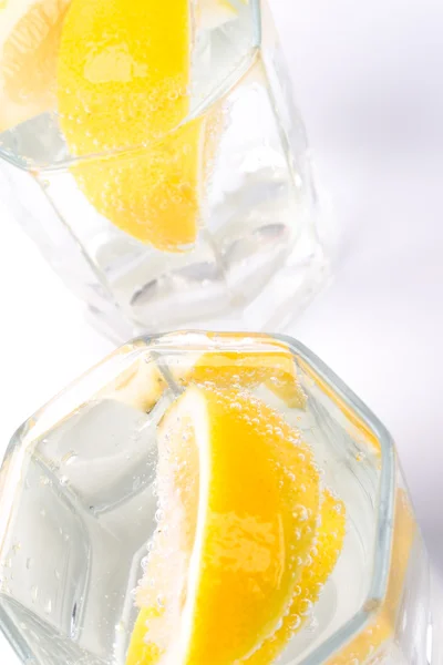 Szódavíz és citromos szelet — Stock Fotó