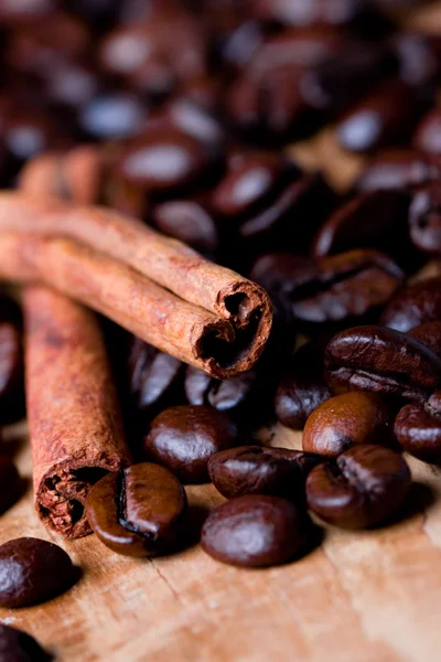 Grains de café et cannelle — Photo