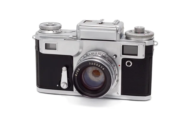 Vecchia fotocamera isolata su uno sfondo bianco . — Foto Stock