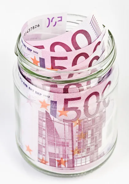 500 Euro notas bancárias em um frasco de vidro — Fotografia de Stock