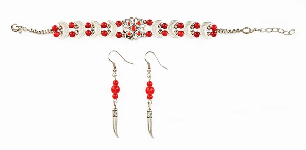 Ethnique bracelet tibétain boucles d'oreilles avec perles rouges — Photo