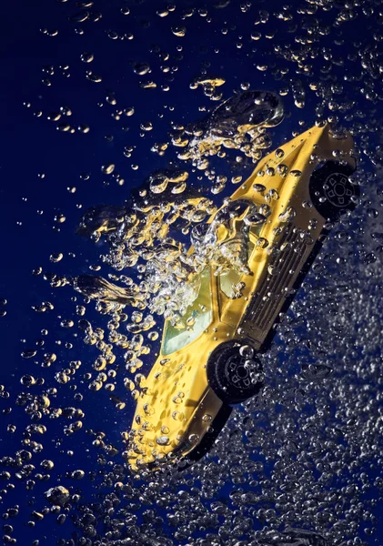 stock image Yellow sportcar accident, going down underwater with air bubbles