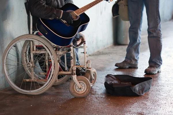 Bedelaar op rolstoel — Stockfoto
