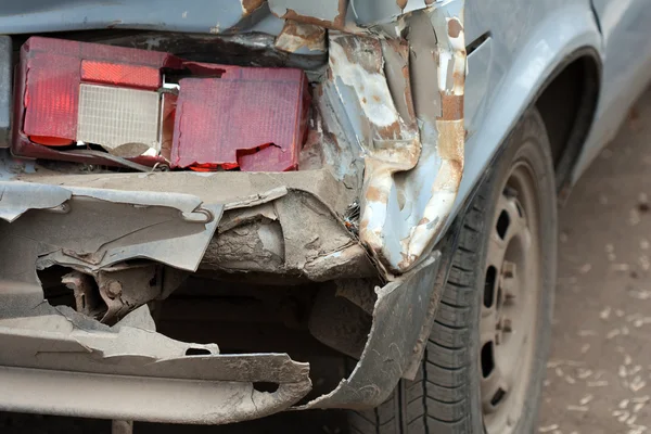 Сломанный автомобиль — стоковое фото