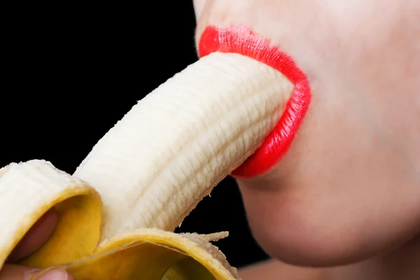 妇女吃香蕉 — 图库照片