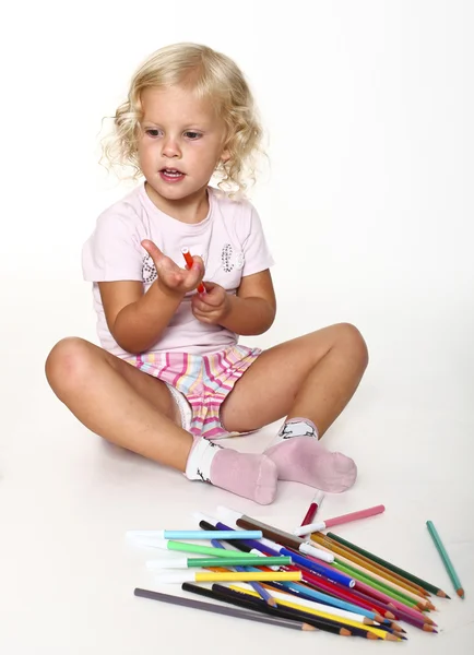 Trochę grać dziewczynka z piórem — Zdjęcie stockowe