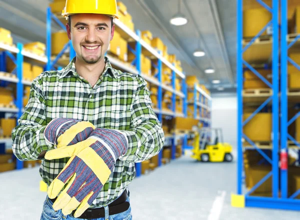 Manual worker in a warehouse — Stock Photo, Image