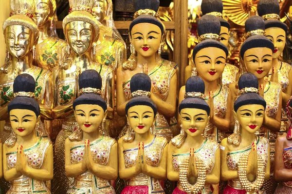 Gouden Aziatische beeldhouwkunst — Stockfoto