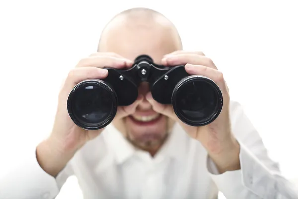 Usmívající se muž s binokulární — Stock fotografie