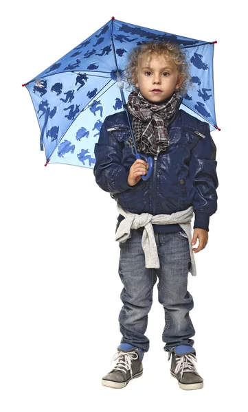 Şemsiye ile genç küçük çocuk — Stok fotoğraf