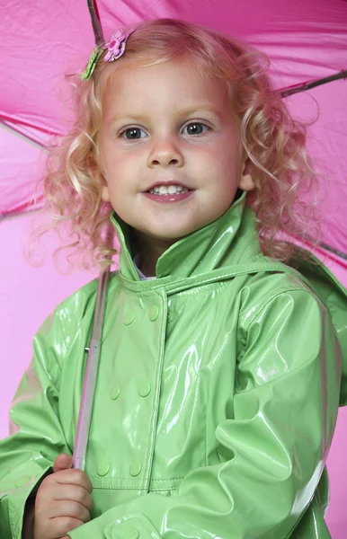 Petite fille avec parapluie — Photo