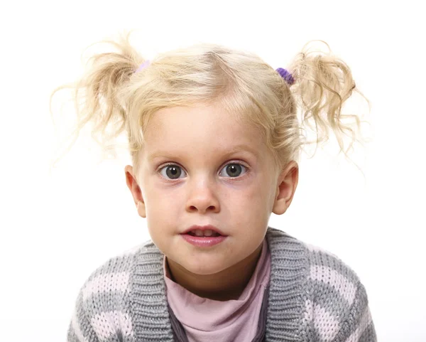 Retrato de menina loira jovem — Fotografia de Stock