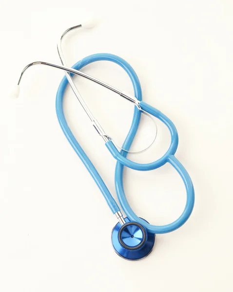 Niebieski stetoskop na białym — Zdjęcie stockowe