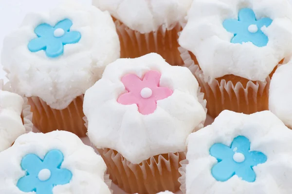Yıldız veya çiçek ile cupcakes — Stok fotoğraf