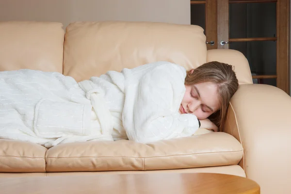 Young woman asleep on sofa — Stock Photo, Image