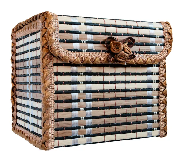 宝石類、白い背景で隔離のための枝編み細工品ボックス — ストック写真